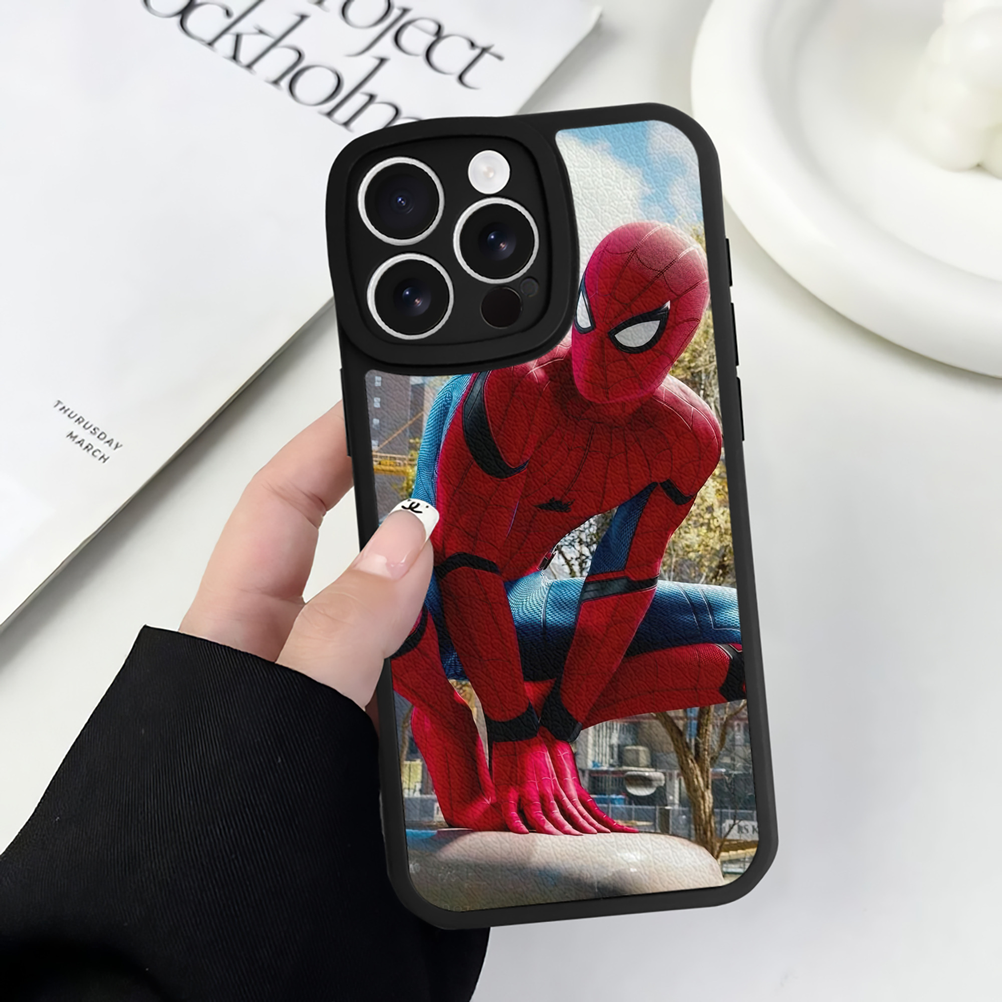 Spider Man スパイダーマン 【iPhone 16シリーズ対応】シリコンスマホケース（レザー調） 材質：シリコン